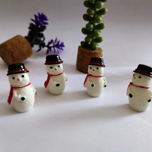 Image of a multiple white snowmen