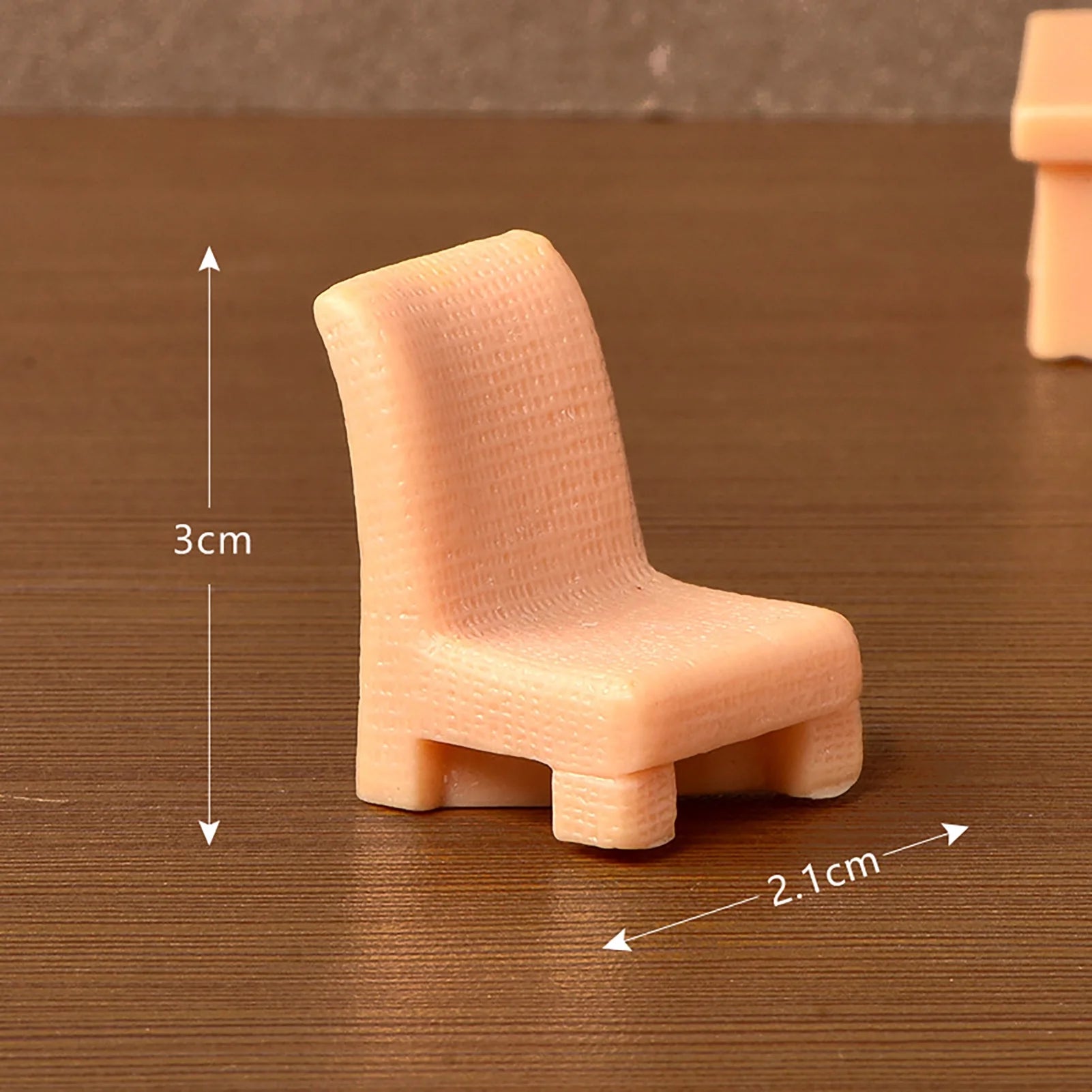 Image of a miniature chair with its dimensions.